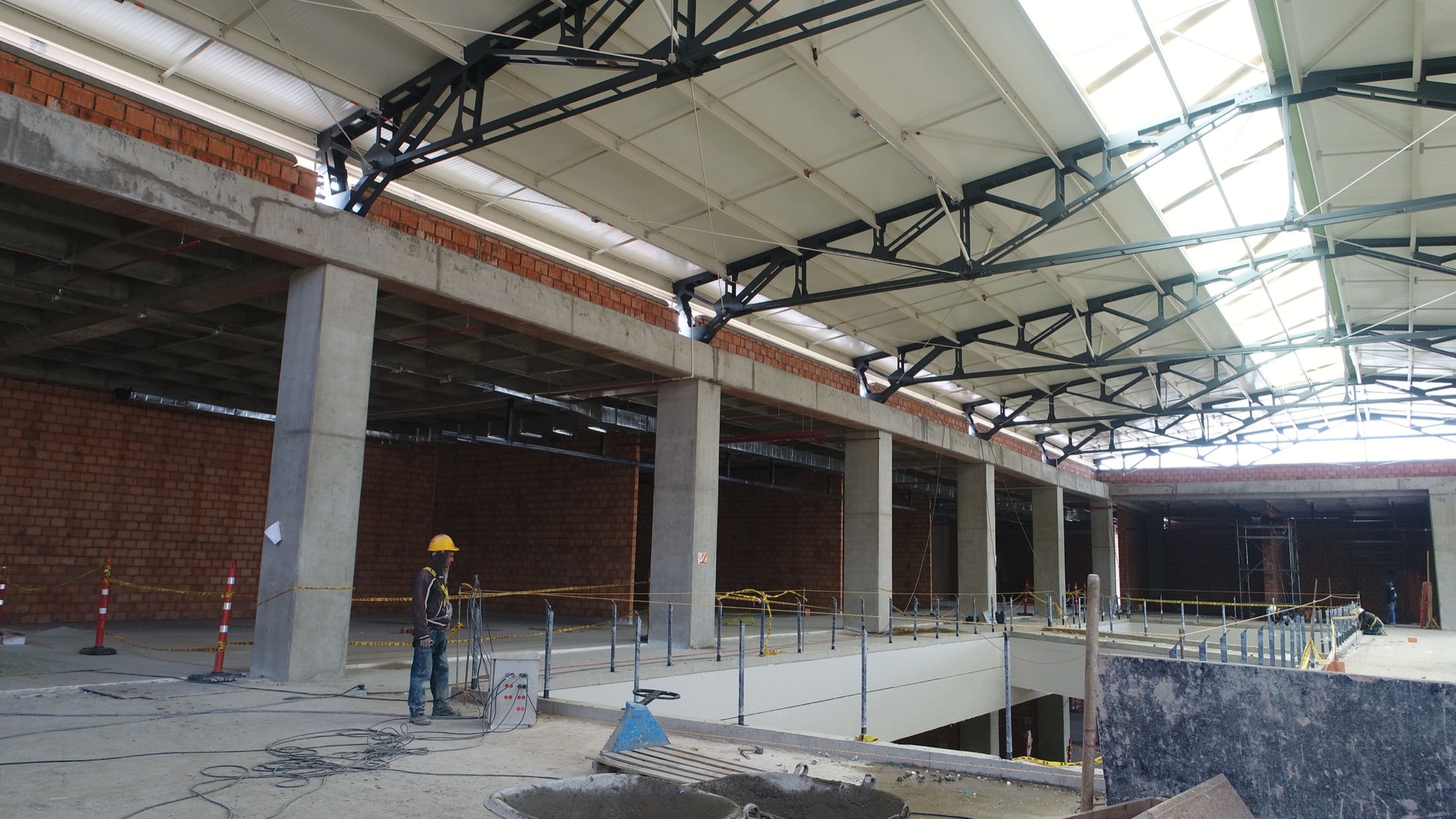 Viva Tunja shopping mall roof and structure progress