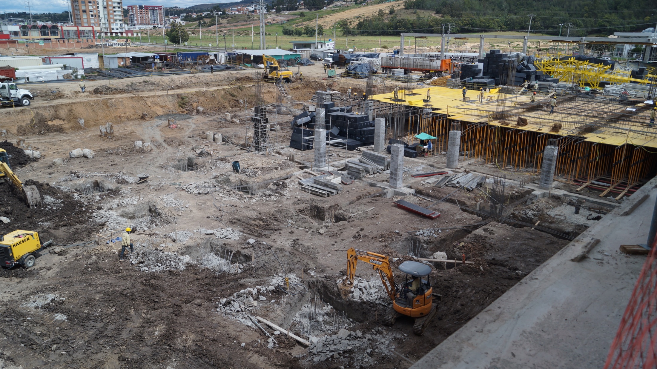 Viva Tunja shopping mall interior construction